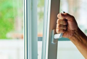 πως να κρατήσετε το σπίτι σας ασφαλές όσο θα λείπετε διακοπές