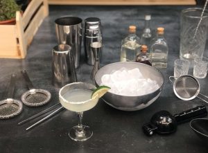 εξοπλισμός μπαρ ειδη bar εργαλεια bartender κοκτειλ στο σπιτι