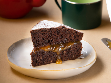 Κέικ σοκολάτας γεμιστό με μαρμελάδα