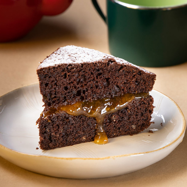 Κέικ σοκολάτας γεμιστό με μαρμελάδα