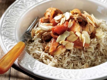 Αρνάκι με κάρυ και αμύγδαλα