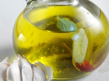 Αρωματικό λάδι βασιλικού με σκόρδο