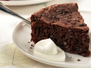 Γλυκό με αμυγδαλόπαστα σοκολατένιο