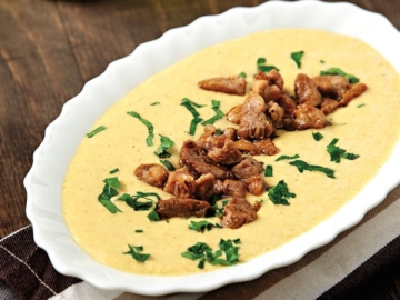 Φανταστικό χούμους με κρεατομεζέ