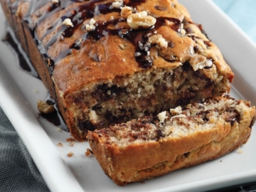 Γλυκό ψωμί σοκολάτας με φουντούκια