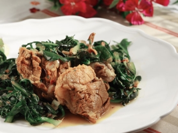 Κατσικάκι με άγρια χόρτα