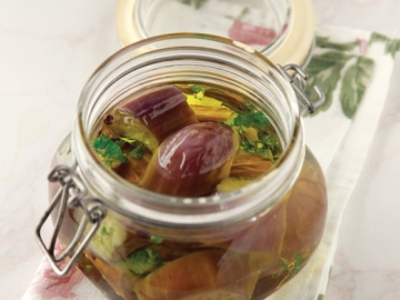 Μελιτζάνες τσακώνικες σε βάζο