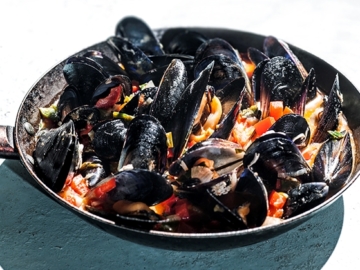 Μύδια σαγανάκι με μουστάρδα