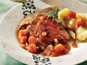 Μοσχάρι με καρότα σιγομαγειρεμένο με μπίρα