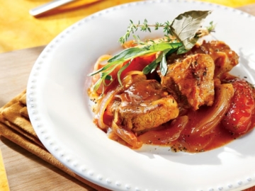 Μοσχάρι με σάλτσα μουστάρδας & πομοντόρια