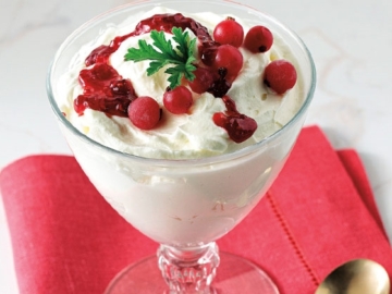 Μους λευκής σοκολάτας με γιαούρτι και μύρτιλα