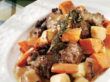 Μπούτι αρνίσιο με κρασί και σκορδάτη σάλτσα