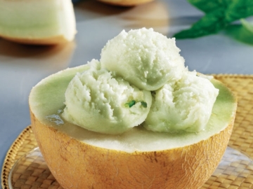 Παγωτό πεπόνι με μέλι και γιαούρτι