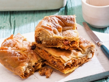 Παριανή κολοκυθόπιτα νηστίσιμη με σταφίδες και καρύδια