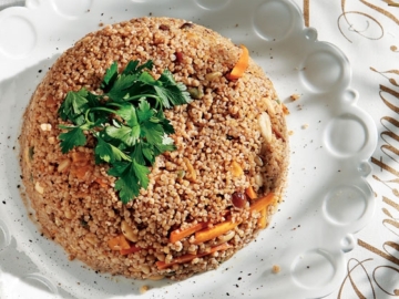 Πλιγούρι πιλάφι με ξηρούς καρπούς και αποξηραμένα φρούτα