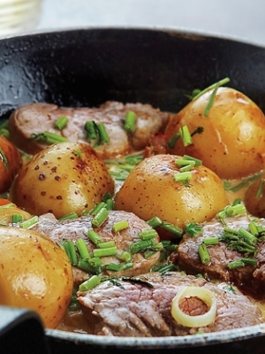 Ψαρονέφρι στο τηγάνι με πατάτες και κρεμώδη σάλτσα