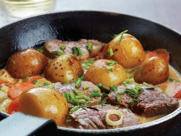 Ψαρονέφρι στο τηγάνι με πατάτες και κρεμώδη σάλτσα