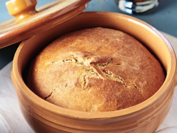 Ψωμί με μαύρη μπύρα στη γάστρα