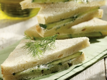 Σαντουιτσάκια με αγγούρι