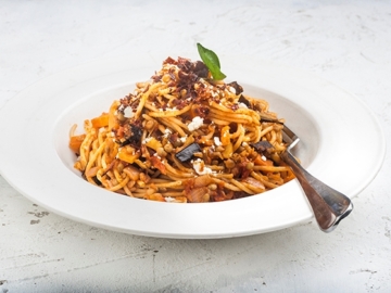 Μακαρόνια με κρέμα γάλακτος και τραγανό μπέικον