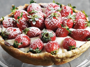 Τάρτα με κρέμα βανίλιας και φράουλες