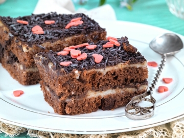 Γλυκό ψυγείου με κέικ που περίσσεψε