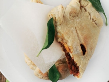 Καλτσόνε µε κιµά