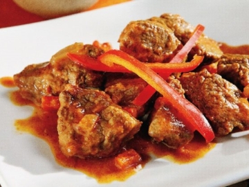 Μοσχάρι µε πάπρικα και γιαούρτι