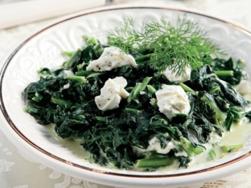 Σπανάκι σωτέ µε κρέµα τυριού