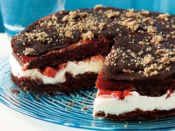 Τούρτα σοκολάτα φράουλα µε κρέµα