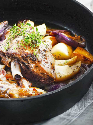 Αρνίσιο κότσι στη γάστρα