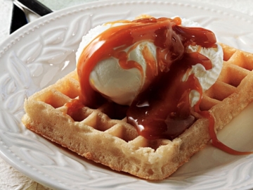 Βάφλες με σως καραμέλας γάλακτος