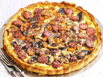 Εύκολη τάρτα με λουκάνικα