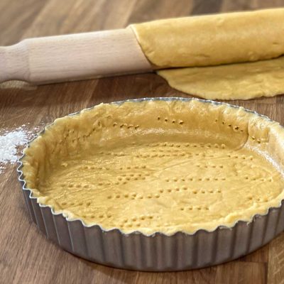 εύκολη ζύμη για αλμυρή τάρτα χωρίς αυγό