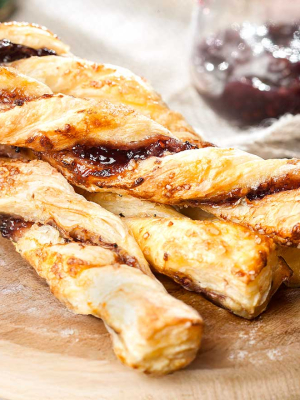 Γλυκά κριτσίνια σφολιάτας