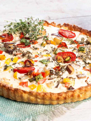 Καλοκαιρινή τάρτα με σφολιάτα και τυριά