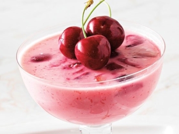 Δροσερό γλυκό με γιαούρτι και ζελέ