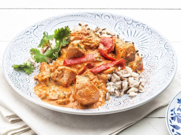 Κοτόπουλο παπρικάζ με πιπεριές και γιαούρτι