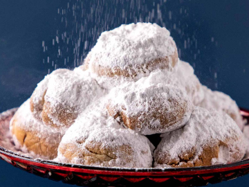 Κουραμπιέδες με καρύδια