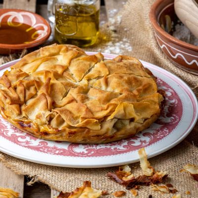 εύκολη κρεατόπιτα με κρεμμύδια