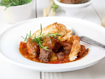 Μοσχάρι μεθυσμένο στη γάστρα σε τραγανή σφολιάτα