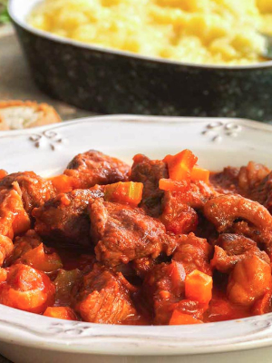 Μοσχάρι με πουρέ από καλαµποκάλευρο