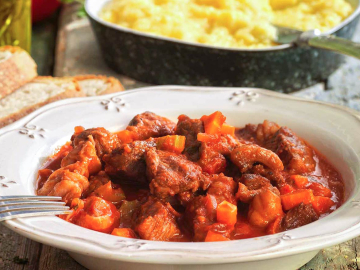 Μοσχάρι με πουρέ από καλαµποκάλευρο