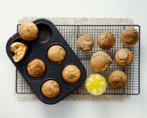 Muffins με ελιές και αλεύρι ολικής άλεσης της Αργυρώς