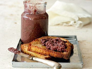 Πάστα ελιάς με αντσούγιες και κάππαρη