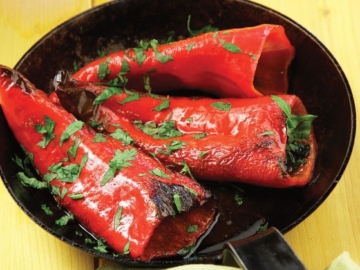 Πιπεριές Φλωρίνης με αντζούγιες