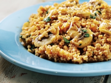 Πλιγούρι με μανιτάρια και κρασί