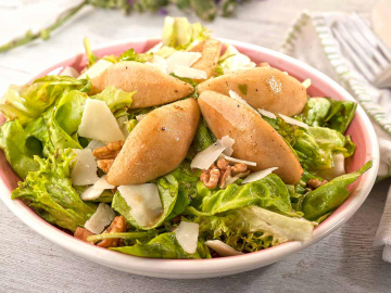 Σαλάτα με αχλάδι, παρμεζάνα, καρύδια