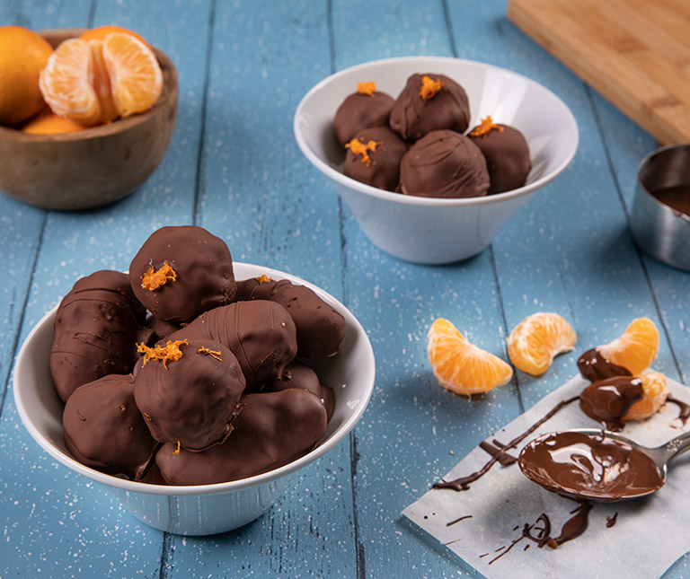 Σοκολατάκια με καρύδι και μανταρίνι της Αργυρώς Μπαρμπαρίγου