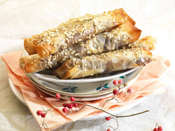 Τραγανά τσιγαρομπουρέκια με Χριστουγεννιάτικη γέμιση